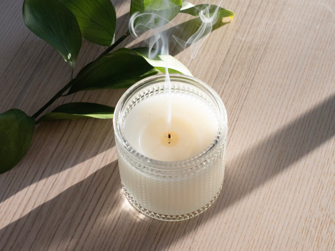 THE BEST WAYS TO EXTINGUISH YOUR CANDLE WITHOUT RUINING ITS FRAGRANCE